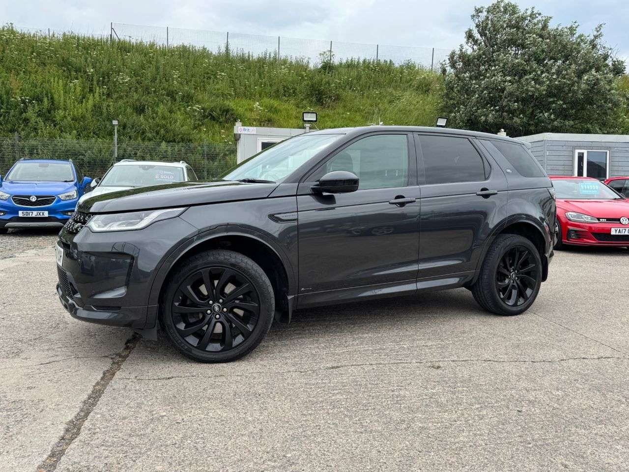 A 2020 LAND ROVER DISCOVERY SPORT 2.0 D240 MHEV R-Dynamic SE SUV 5dr Diesel Auto 4WD Euro 6 (s/s) (240 ps) A 2020 LAND ROVER DISCOVERY SPORT 2.0 D240 MHEV R-Dynamic SE SUV 5dr Diesel Auto 4WD Euro 6 (s/s) (240 ps)