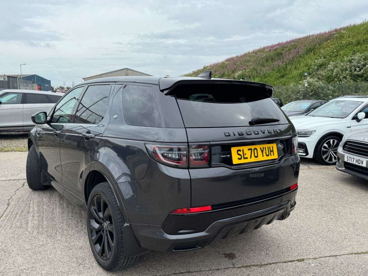 A 2020 LAND ROVER DISCOVERY SPORT 2.0 D240 MHEV R-Dynamic SE SUV 5dr Diesel Auto 4WD Euro 6 (s/s) (240 ps) A 2020 LAND ROVER DISCOVERY SPORT 2.0 D240 MHEV R-Dynamic SE SUV 5dr Diesel Auto 4WD Euro 6 (s/s) (240 ps)