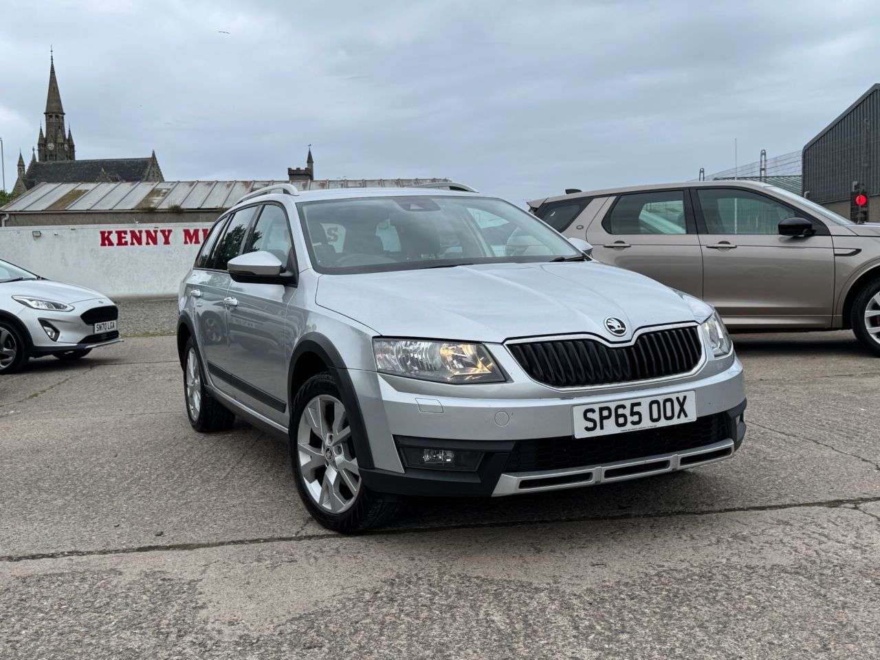 A 2015 SKODA OCTAVIA 2.0 TDI Scout Estate 5dr Diesel Manual 4WD Euro 6 (s/s) (150 ps) A 2015 SKODA OCTAVIA 2.0 TDI Scout Estate 5dr Diesel Manual 4WD Euro 6 (s/s) (150 ps)