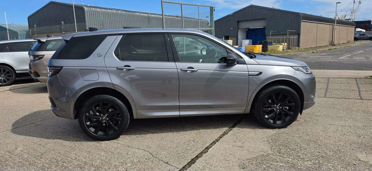 A 2022 LAND ROVER DISCOVERY SPORT 2.0 D200 MHEV R-Dynamic SE SUV 5dr Diesel Auto 4WD Euro 6 (s/s) (204 ps) A 2022 LAND ROVER DISCOVERY SPORT 2.0 D200 MHEV R-Dynamic SE SUV 5dr Diesel Auto 4WD Euro 6 (s/s) (204 ps)