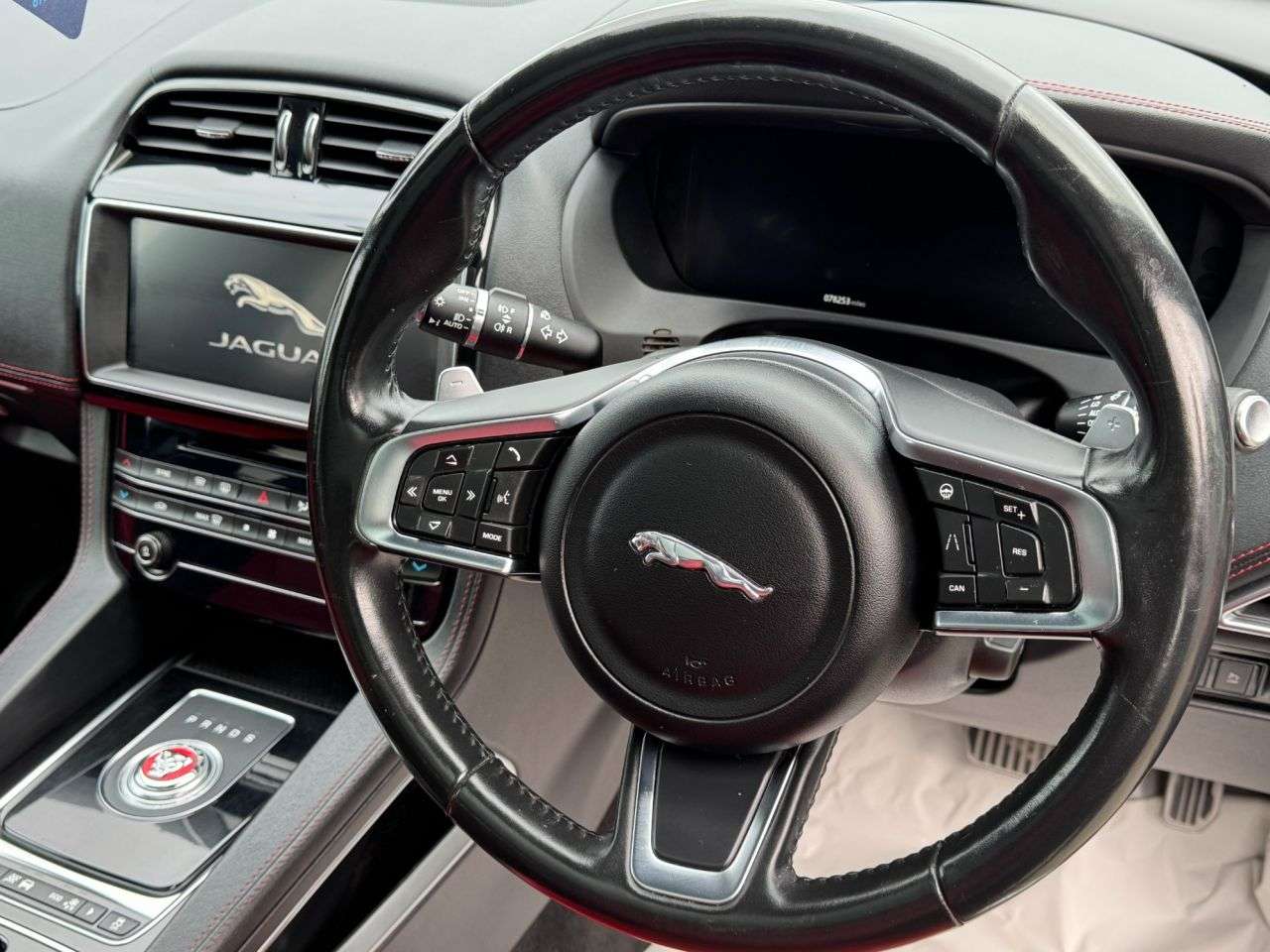 2020 JAGUAR F-PACE 2020 JAGUAR F-PACE