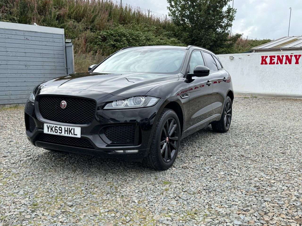 A 2020 JAGUAR F-PACE 2.0 D180 Chequered Flag SUV 5dr Diesel Auto AWD Euro 6 (s/s) (180 ps) A 2020 JAGUAR F-PACE 2.0 D180 Chequered Flag SUV 5dr Diesel Auto AWD Euro 6 (s/s) (180 ps)