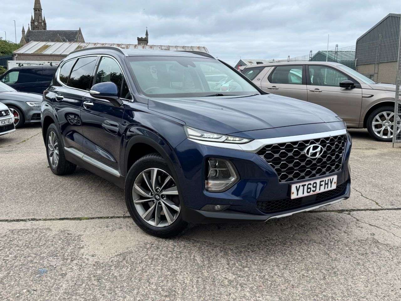 A 2019 HYUNDAI SANTA FE 2.2 CRDi Premium SUV 5dr Diesel Auto 4WD Euro 6 (s/s) 7 Seat (200 ps) A 2019 HYUNDAI SANTA FE 2.2 CRDi Premium SUV 5dr Diesel Auto 4WD Euro 6 (s/s) 7 Seat (200 ps)