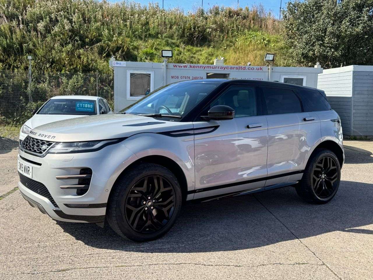 A 2019 LAND ROVER RANGE ROVER EVOQUE 2.0 D180 First Edition SUV 5dr Diesel Auto 4WD Euro 6 (s/s) (180 ps) A 2019 LAND ROVER RANGE ROVER EVOQUE 2.0 D180 First Edition SUV 5dr Diesel Auto 4WD Euro 6 (s/s) (180 ps)