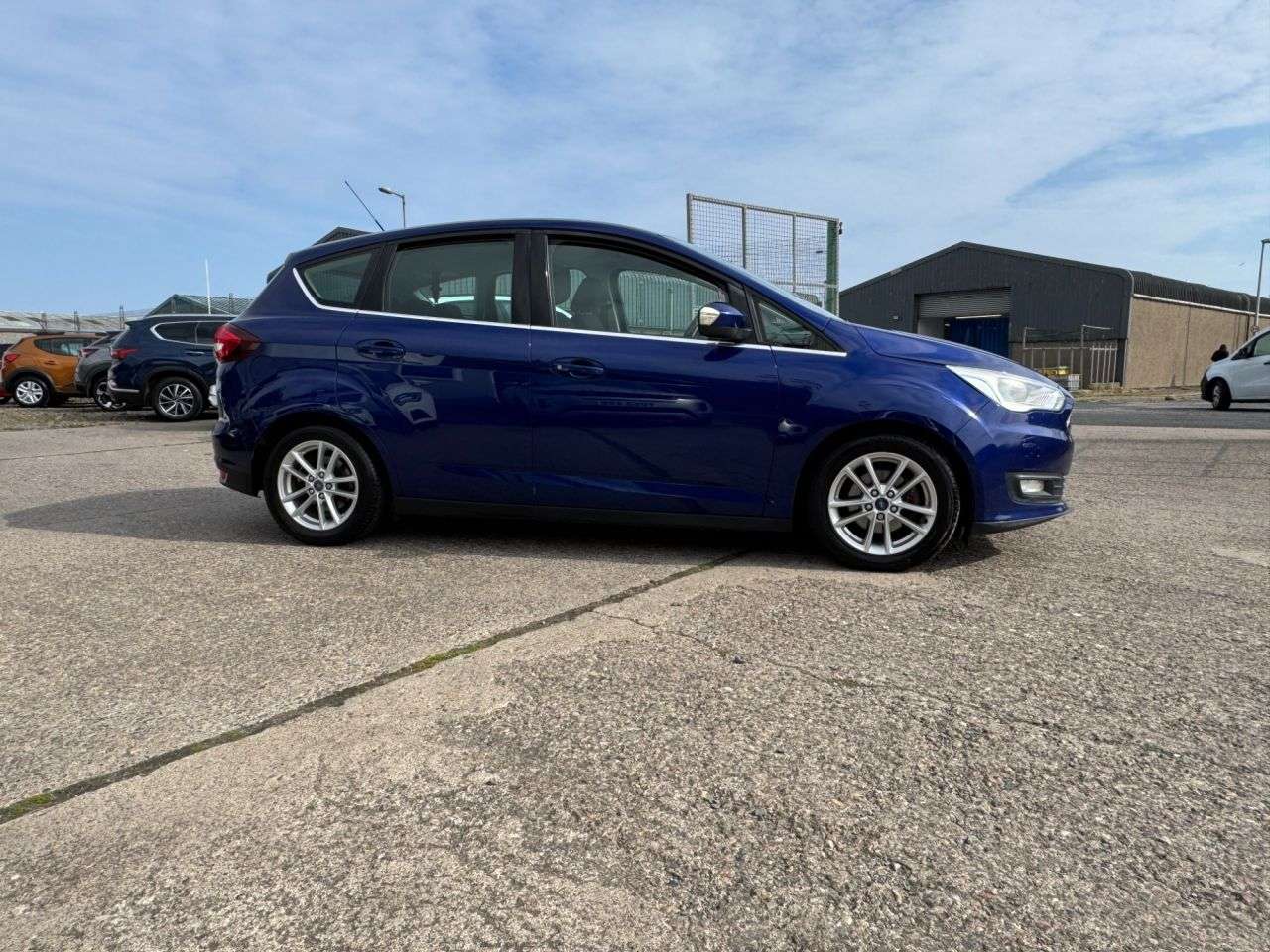 A 2015 FORD C-MAX 1.0T EcoBoost Zetec MPV 5dr Petrol Manual Euro 6 (s/s) (100 ps) A 2015 FORD C-MAX 1.0T EcoBoost Zetec MPV 5dr Petrol Manual Euro 6 (s/s) (100 ps)