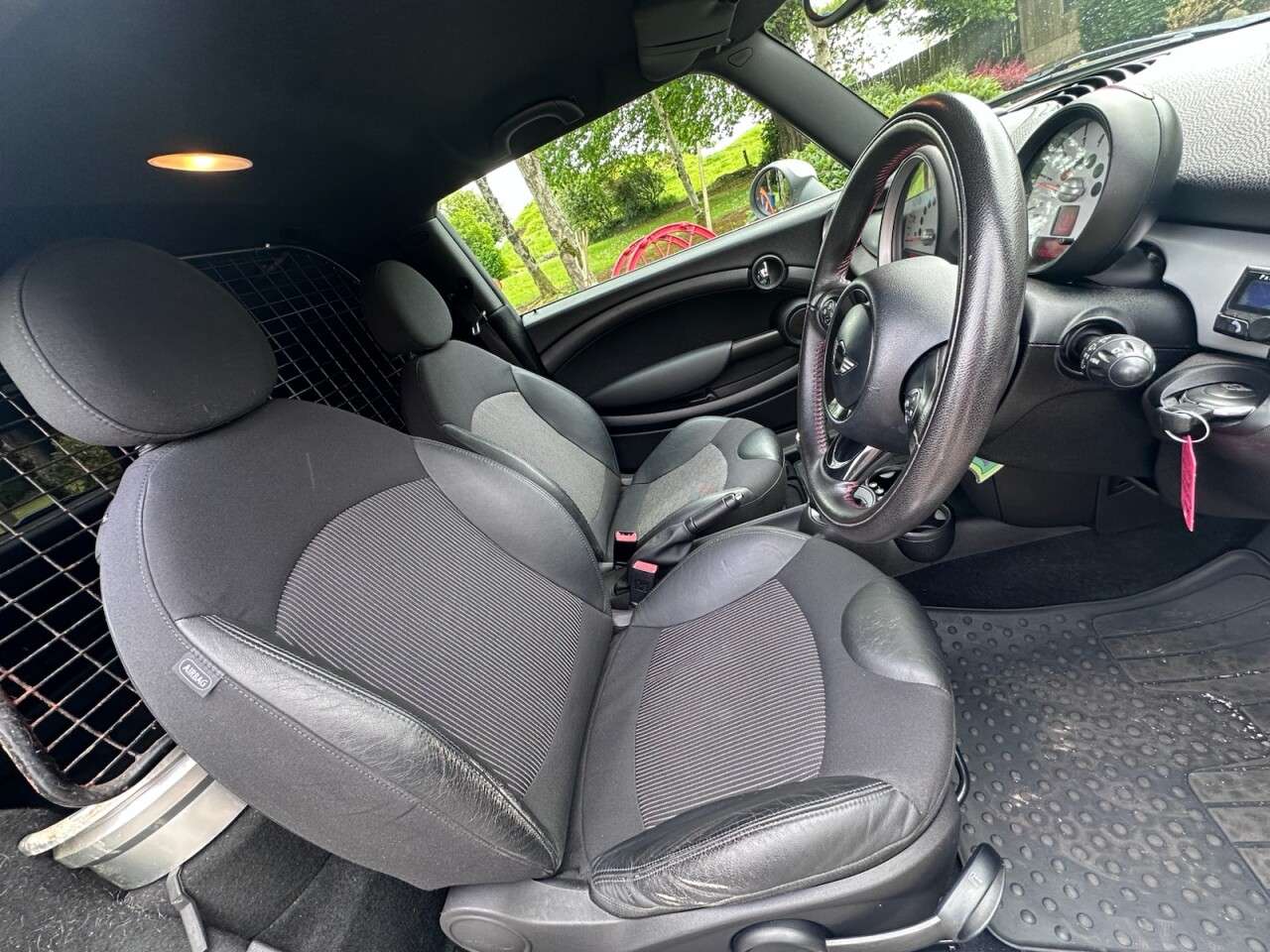 A 2013 MINI MINI CLUBVAN COOPER D A 2013 MINI MINI CLUBVAN COOPER D