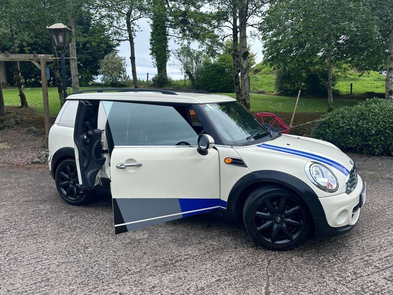 A 2013 MINI MINI CLUBVAN COOPER D A 2013 MINI MINI CLUBVAN COOPER D