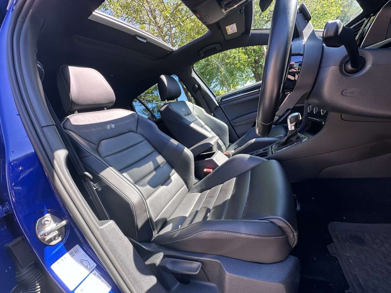 A 2019 VOLKSWAGEN GOLF 2.0 TSI R Hatchback 5dr Petrol DSG 4Motion Euro 6 (s/s) (300 ps) A 2019 VOLKSWAGEN GOLF 2.0 TSI R Hatchback 5dr Petrol DSG 4Motion Euro 6 (s/s) (300 ps)