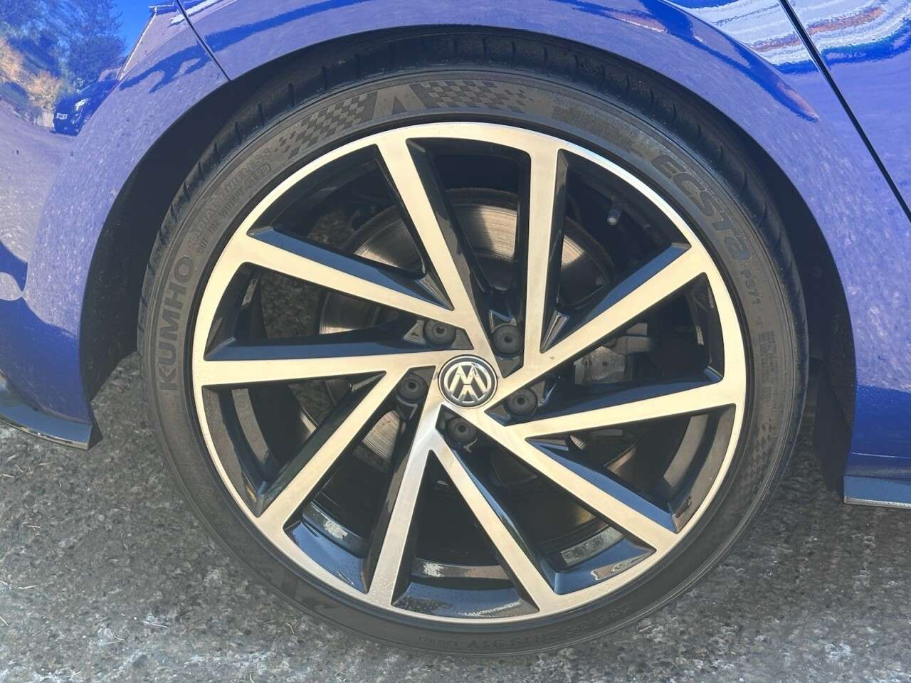 A 2019 VOLKSWAGEN GOLF 2.0 TSI R Hatchback 5dr Petrol DSG 4Motion Euro 6 (s/s) (300 ps) A 2019 VOLKSWAGEN GOLF 2.0 TSI R Hatchback 5dr Petrol DSG 4Motion Euro 6 (s/s) (300 ps)