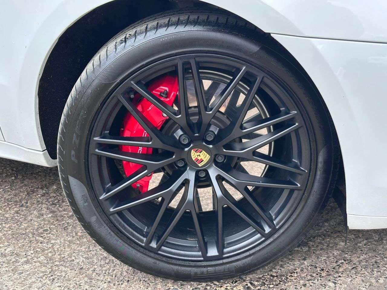 A null PORSCHE MACAN 2.9T V6 GTS SUV 5dr Petrol PDK 4WD Euro 6 (s/s) (440 ps) A null PORSCHE MACAN 2.9T V6 GTS SUV 5dr Petrol PDK 4WD Euro 6 (s/s) (440 ps)