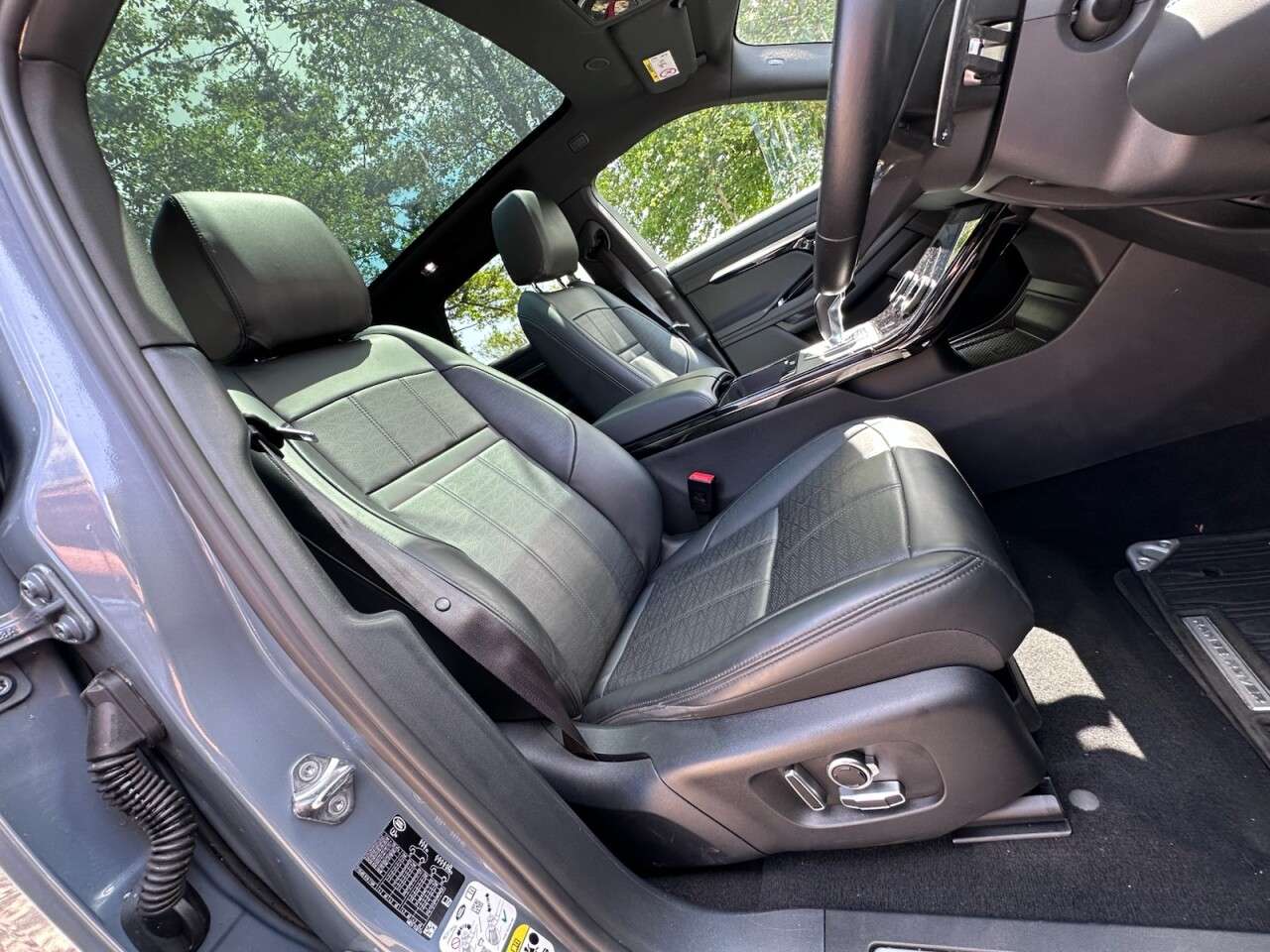 A 2025 LAND ROVER RANGE ROVER EVOQUE 2.0 D200 MHEV R-Dynamic HSE SUV 5dr Diesel Auto 4WD Euro 6 (s/s) (204 ps) A 2025 LAND ROVER RANGE ROVER EVOQUE 2.0 D200 MHEV R-Dynamic HSE SUV 5dr Diesel Auto 4WD Euro 6 (s/s) (204 ps)