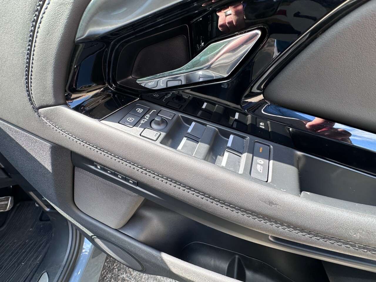 A 2025 LAND ROVER RANGE ROVER EVOQUE 2.0 D200 MHEV R-Dynamic HSE SUV 5dr Diesel Auto 4WD Euro 6 (s/s) (204 ps) A 2025 LAND ROVER RANGE ROVER EVOQUE 2.0 D200 MHEV R-Dynamic HSE SUV 5dr Diesel Auto 4WD Euro 6 (s/s) (204 ps)