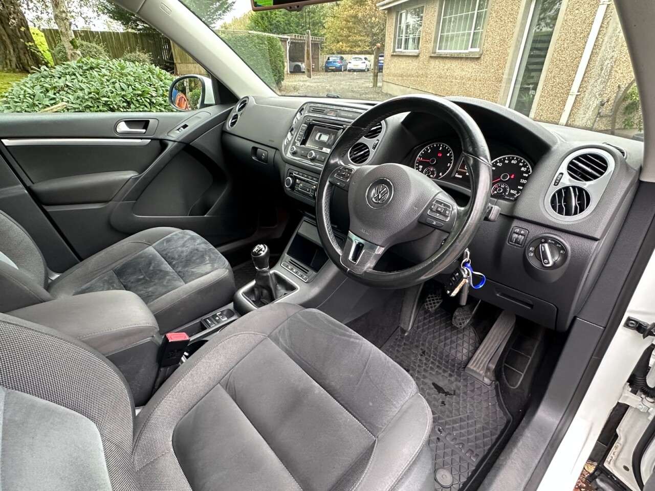 A 2014 VOLKSWAGEN TIGUAN MATCH TDI BLUEMOTION TECHNOLOGY A 2014 VOLKSWAGEN TIGUAN MATCH TDI BLUEMOTION TECHNOLOGY