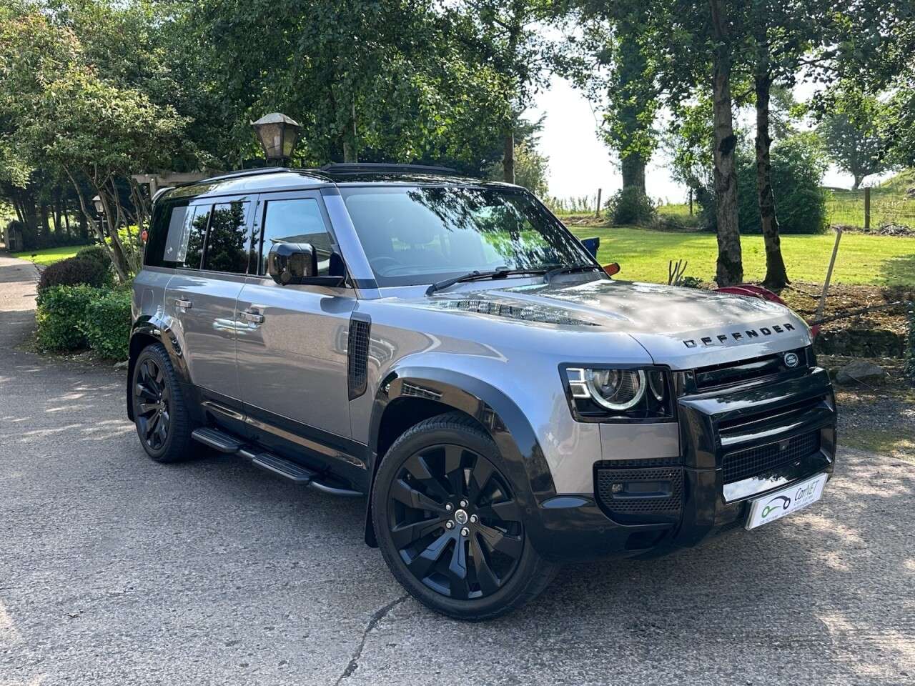 A 2020 LAND ROVER DEFENDER 2.0 SD4 HSE SUV 5dr Diesel Auto 4WD Euro 6 (s/s) (240 ps) A 2020 LAND ROVER DEFENDER 2.0 SD4 HSE SUV 5dr Diesel Auto 4WD Euro 6 (s/s) (240 ps)