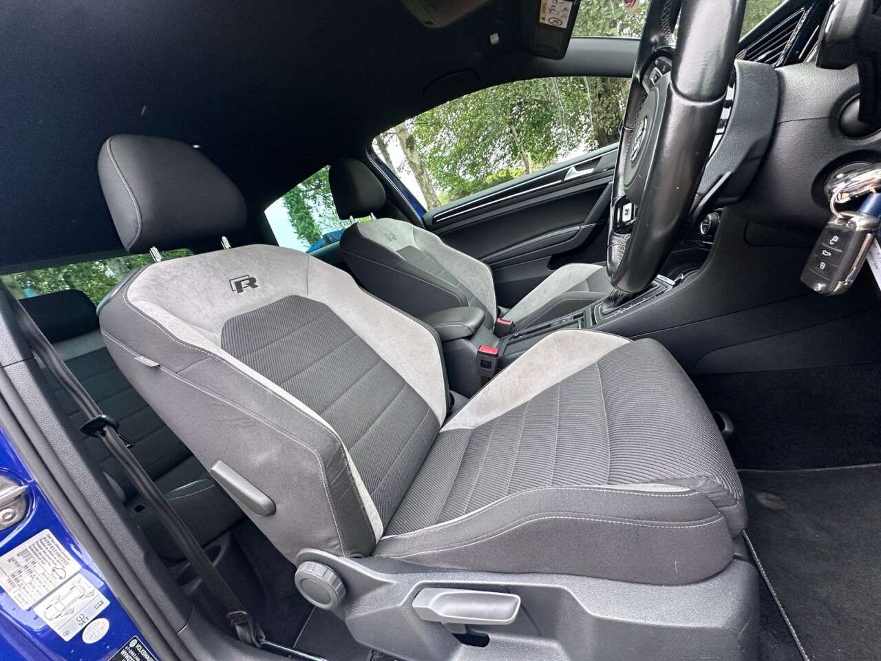 A null VOLKSWAGEN GOLF 2.0 TSI BlueMotion Tech R Hatchback 3dr Petrol DSG 4Motion Euro 6 (s/s) (30 A null VOLKSWAGEN GOLF 2.0 TSI BlueMotion Tech R Hatchback 3dr Petrol DSG 4Motion Euro 6 (s/s) (30