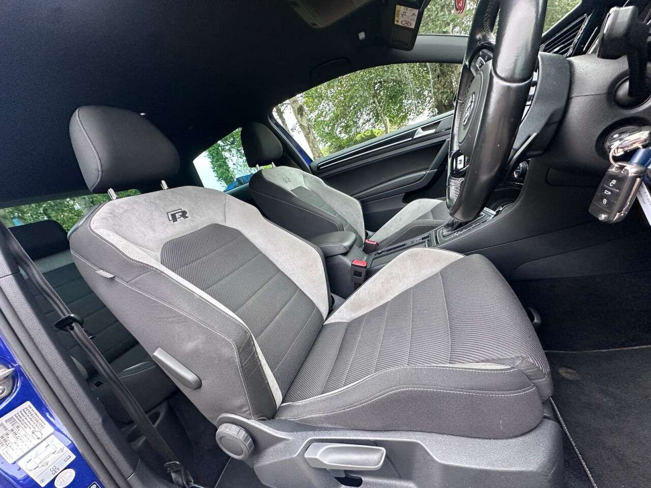 A null VOLKSWAGEN GOLF 2.0 TSI BlueMotion Tech R Hatchback 3dr Petrol DSG 4Motion Euro 6 (s/s) (30 A null VOLKSWAGEN GOLF 2.0 TSI BlueMotion Tech R Hatchback 3dr Petrol DSG 4Motion Euro 6 (s/s) (30