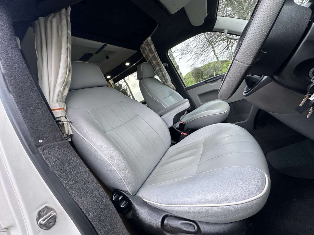 A null VOLKSWAGEN TRANSPORTER 2.0 TDI T28 Camper Van A/C 4 Berth Manual A null VOLKSWAGEN TRANSPORTER 2.0 TDI T28 Camper Van A/C 4 Berth Manual