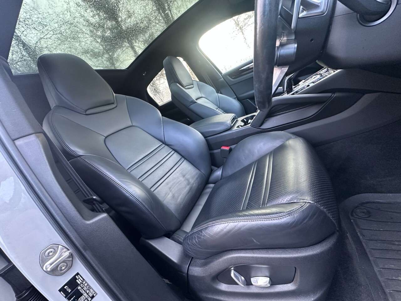 A null PORSCHE CAYENNE 2.9T V6 S Coupe 5dr Petrol TiptronicS 4WD Euro 6 (s/s) (440 ps) A null PORSCHE CAYENNE 2.9T V6 S Coupe 5dr Petrol TiptronicS 4WD Euro 6 (s/s) (440 ps)