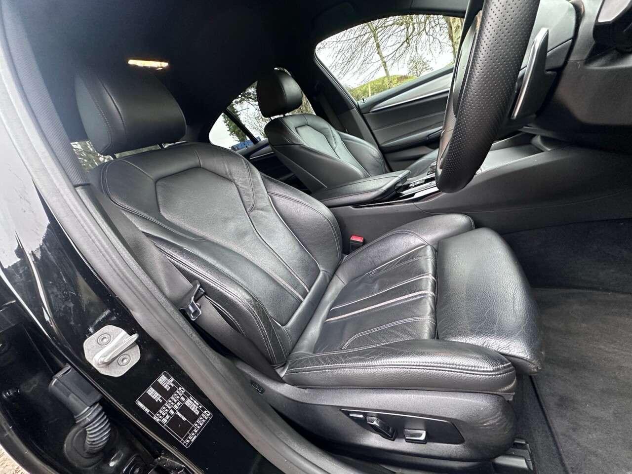 A 2015 BMW 5 SERIES 2.0 520d M Sport Saloon 4dr Diesel Auto Euro 6 (s/s) (190 ps) A 2015 BMW 5 SERIES 2.0 520d M Sport Saloon 4dr Diesel Auto Euro 6 (s/s) (190 ps)