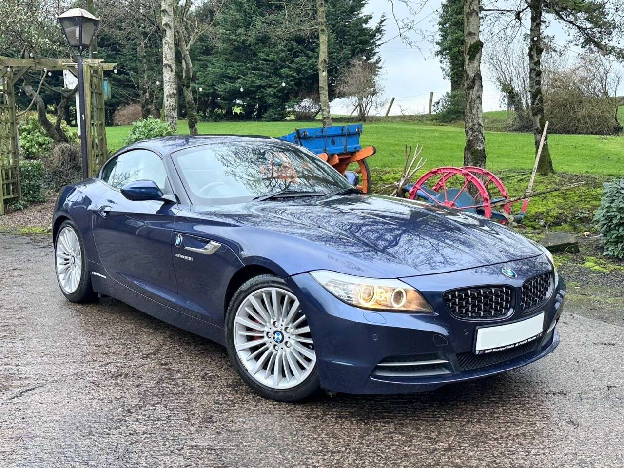 A 2009 BMW Z4 2.5 23i Convertible 2dr Petrol Manual sDrive Euro 5 (204 ps) A 2009 BMW Z4 2.5 23i Convertible 2dr Petrol Manual sDrive Euro 5 (204 ps)