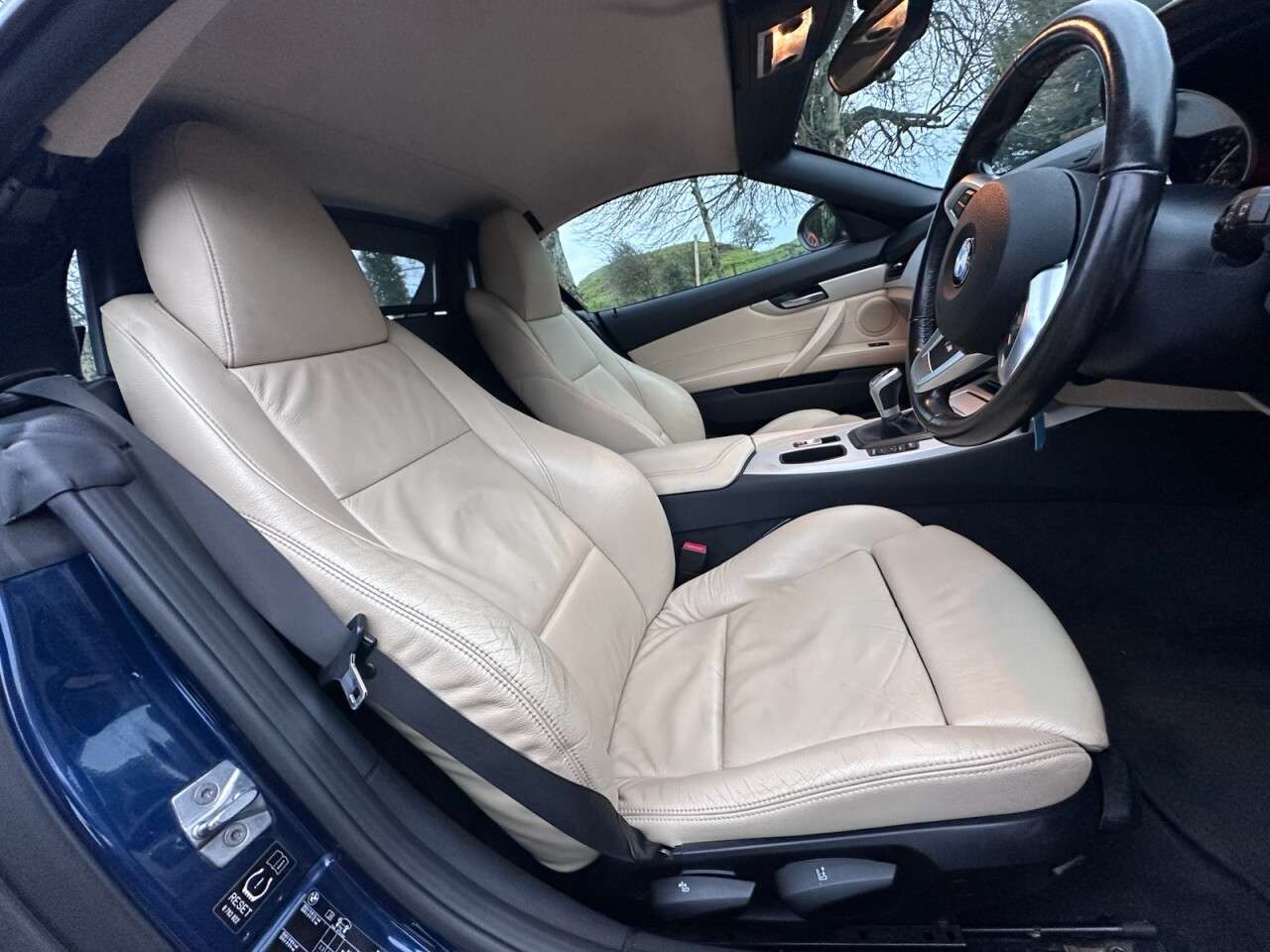 A 2009 BMW Z4 2.5 23i Convertible 2dr Petrol Manual sDrive Euro 5 (204 ps) A 2009 BMW Z4 2.5 23i Convertible 2dr Petrol Manual sDrive Euro 5 (204 ps)