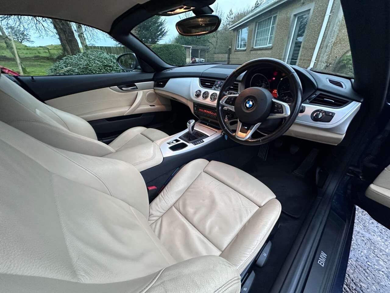 A 2009 BMW Z4 2.5 23i Convertible 2dr Petrol Manual sDrive Euro 5 (204 ps) A 2009 BMW Z4 2.5 23i Convertible 2dr Petrol Manual sDrive Euro 5 (204 ps)