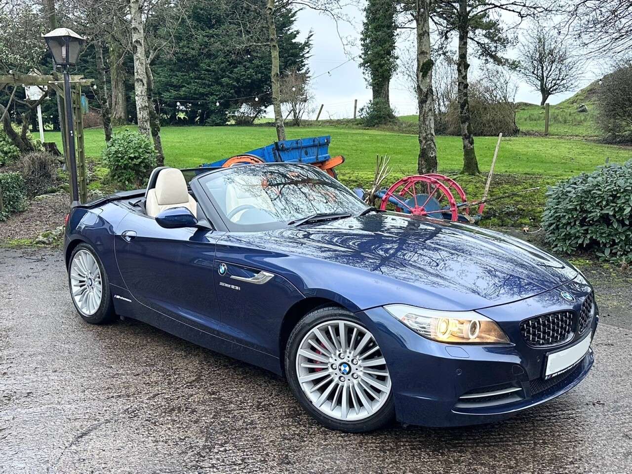 A 2009 BMW Z4 2.5 23i Convertible 2dr Petrol Manual sDrive Euro 5 (204 ps) A 2009 BMW Z4 2.5 23i Convertible 2dr Petrol Manual sDrive Euro 5 (204 ps)