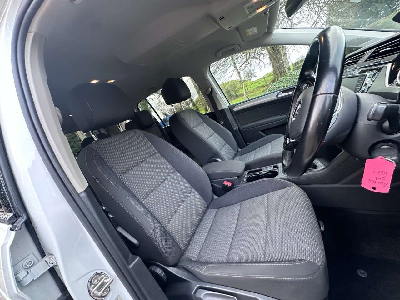 A 2017 VOLKSWAGEN TOURAN 2.0 TDI BlueMotion Tech SE MPV 5dr Diesel DSG Euro 6 (s/s) (150 ps) A 2017 VOLKSWAGEN TOURAN 2.0 TDI BlueMotion Tech SE MPV 5dr Diesel DSG Euro 6 (s/s) (150 ps)