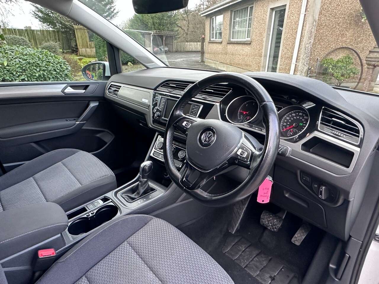 A 2017 VOLKSWAGEN TOURAN 2.0 TDI BlueMotion Tech SE MPV 5dr Diesel DSG Euro 6 (s/s) (150 ps) A 2017 VOLKSWAGEN TOURAN 2.0 TDI BlueMotion Tech SE MPV 5dr Diesel DSG Euro 6 (s/s) (150 ps)