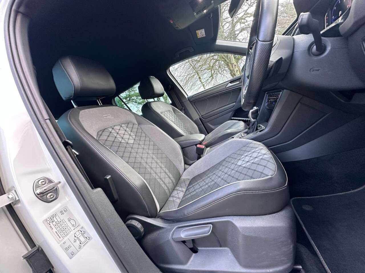 A 2021 VOLKSWAGEN TIGUAN 2.0 TDI R-Line SUV 5dr Diesel DSG 4Motion Euro 6 (s/s) (150 ps) A 2021 VOLKSWAGEN TIGUAN 2.0 TDI R-Line SUV 5dr Diesel DSG 4Motion Euro 6 (s/s) (150 ps)