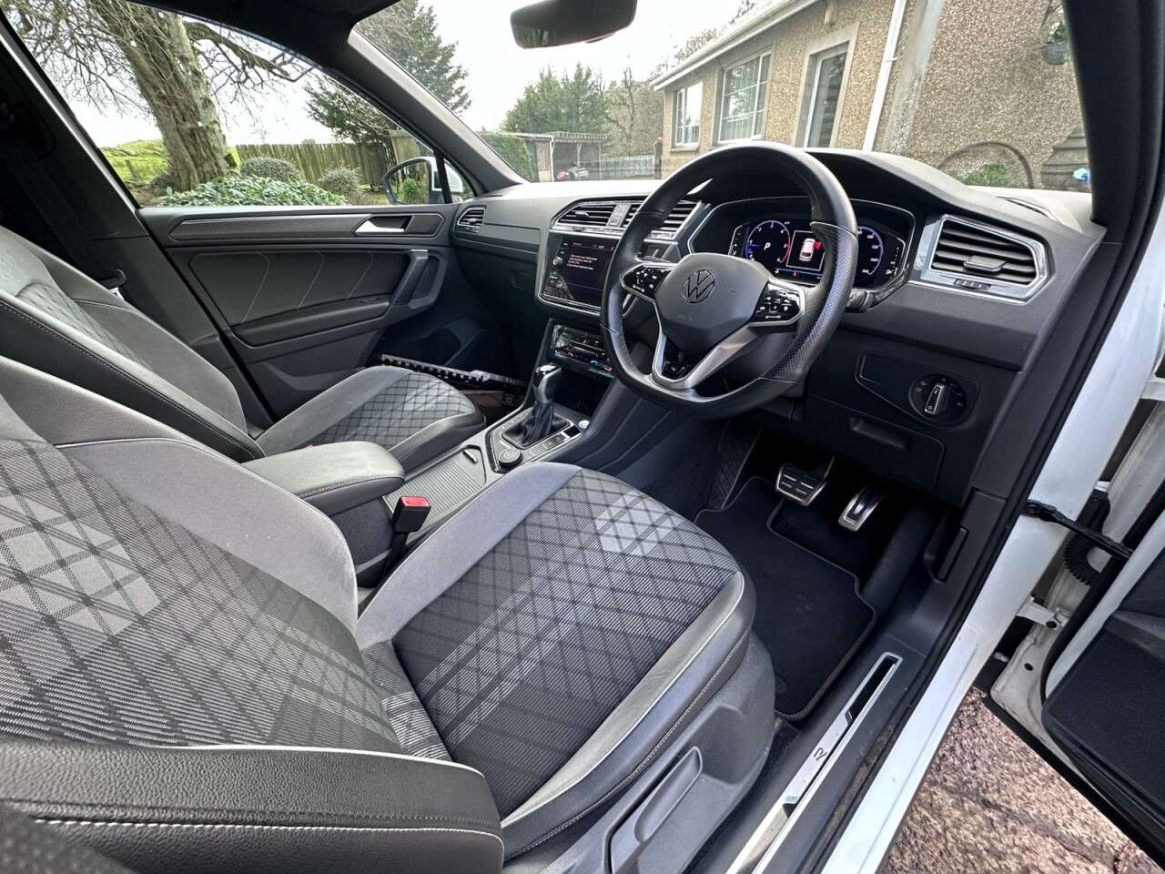 A 2021 VOLKSWAGEN TIGUAN 2.0 TDI R-Line SUV 5dr Diesel DSG 4Motion Euro 6 (s/s) (150 ps) A 2021 VOLKSWAGEN TIGUAN 2.0 TDI R-Line SUV 5dr Diesel DSG 4Motion Euro 6 (s/s) (150 ps)