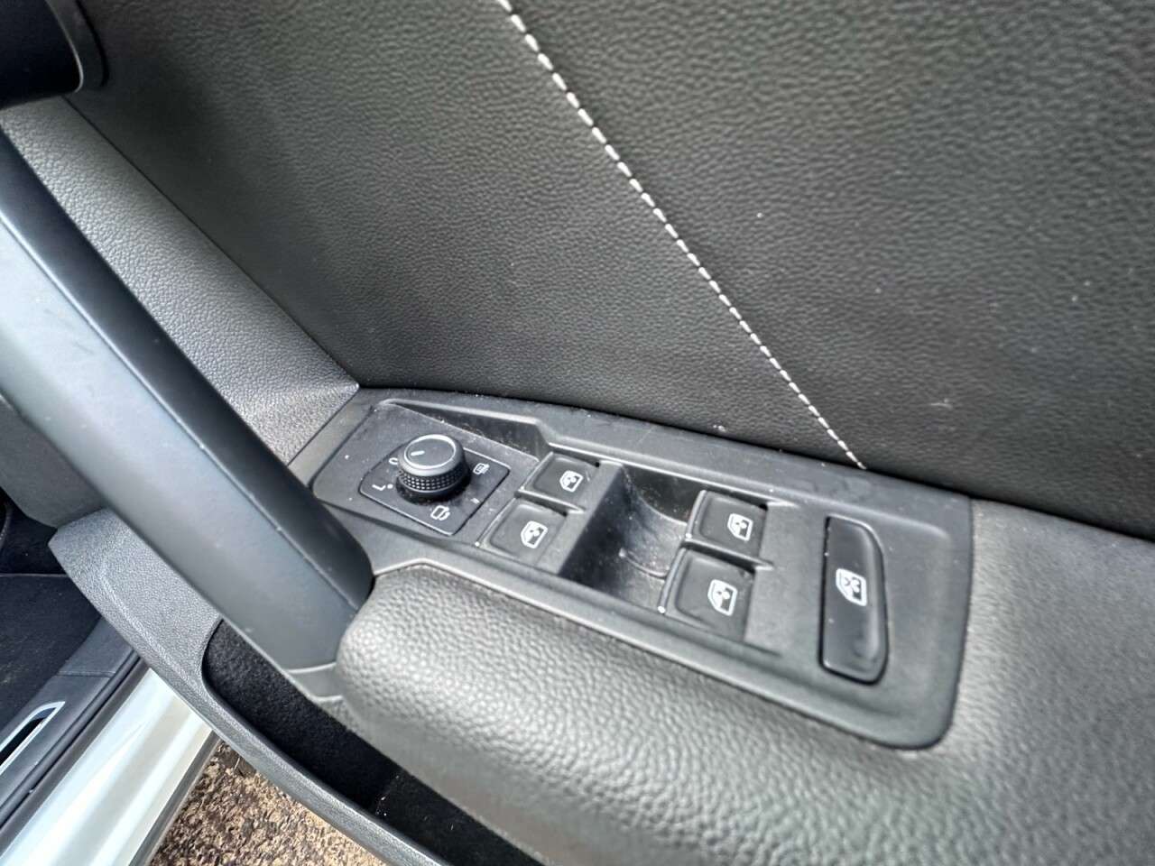 A 2021 VOLKSWAGEN TIGUAN 2.0 TDI R-Line SUV 5dr Diesel DSG 4Motion Euro 6 (s/s) (150 ps) A 2021 VOLKSWAGEN TIGUAN 2.0 TDI R-Line SUV 5dr Diesel DSG 4Motion Euro 6 (s/s) (150 ps)