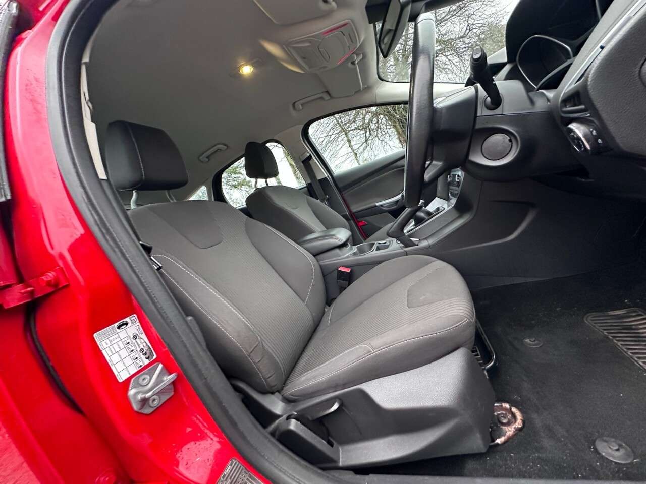 A 2013 FORD FOCUS 1.0T EcoBoost Titanium Hatchback 5dr Petrol Manual Euro 5 (s/s) (100 ps) A 2013 FORD FOCUS 1.0T EcoBoost Titanium Hatchback 5dr Petrol Manual Euro 5 (s/s) (100 ps)