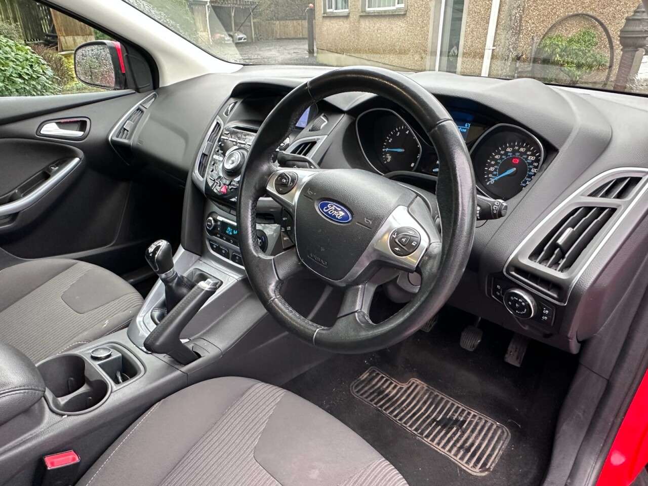 A 2013 FORD FOCUS 1.0T EcoBoost Titanium Hatchback 5dr Petrol Manual Euro 5 (s/s) (100 ps) A 2013 FORD FOCUS 1.0T EcoBoost Titanium Hatchback 5dr Petrol Manual Euro 5 (s/s) (100 ps)