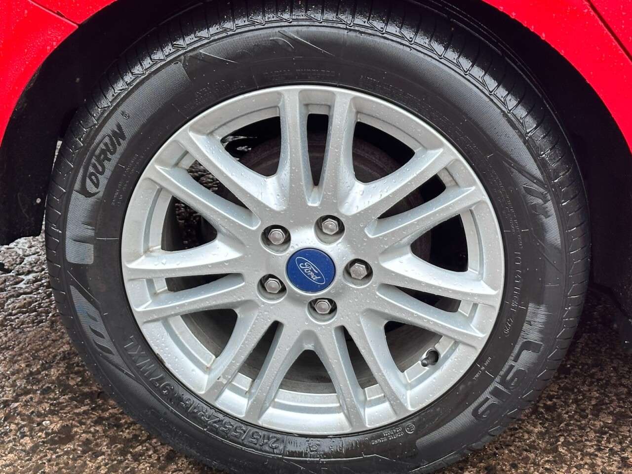 A 2013 FORD FOCUS 1.0T EcoBoost Titanium Hatchback 5dr Petrol Manual Euro 5 (s/s) (100 ps) A 2013 FORD FOCUS 1.0T EcoBoost Titanium Hatchback 5dr Petrol Manual Euro 5 (s/s) (100 ps)