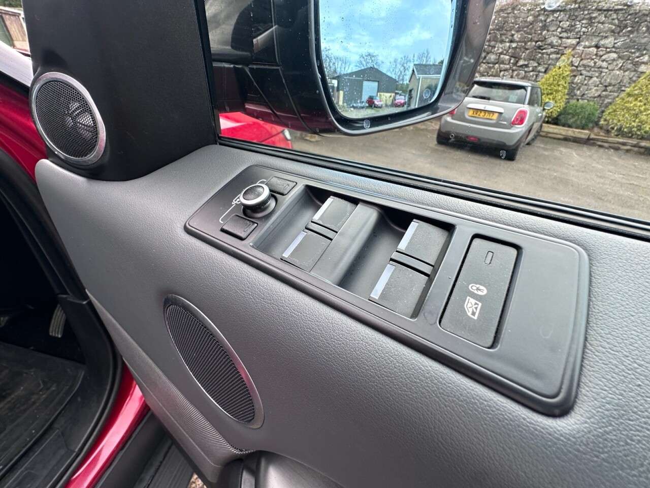 A 2014 LAND ROVER RANGE ROVER SPORT 3.0 TD V6 SE SUV 5dr Diesel Auto 4WD Euro 5 (s/s) (258 ps) A 2014 LAND ROVER RANGE ROVER SPORT 3.0 TD V6 SE SUV 5dr Diesel Auto 4WD Euro 5 (s/s) (258 ps)