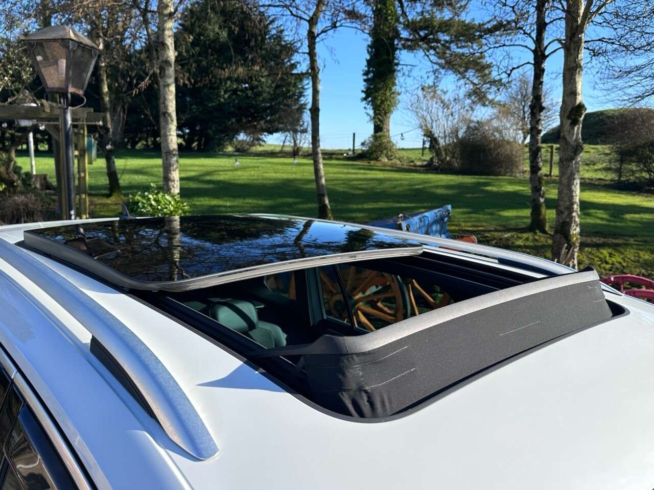 A 2017 VOLKSWAGEN TIGUAN 2.0 TDI R-Line SUV 5dr Diesel DSG 4Motion Euro 6 (s/s) (150 ps) A 2017 VOLKSWAGEN TIGUAN 2.0 TDI R-Line SUV 5dr Diesel DSG 4Motion Euro 6 (s/s) (150 ps)