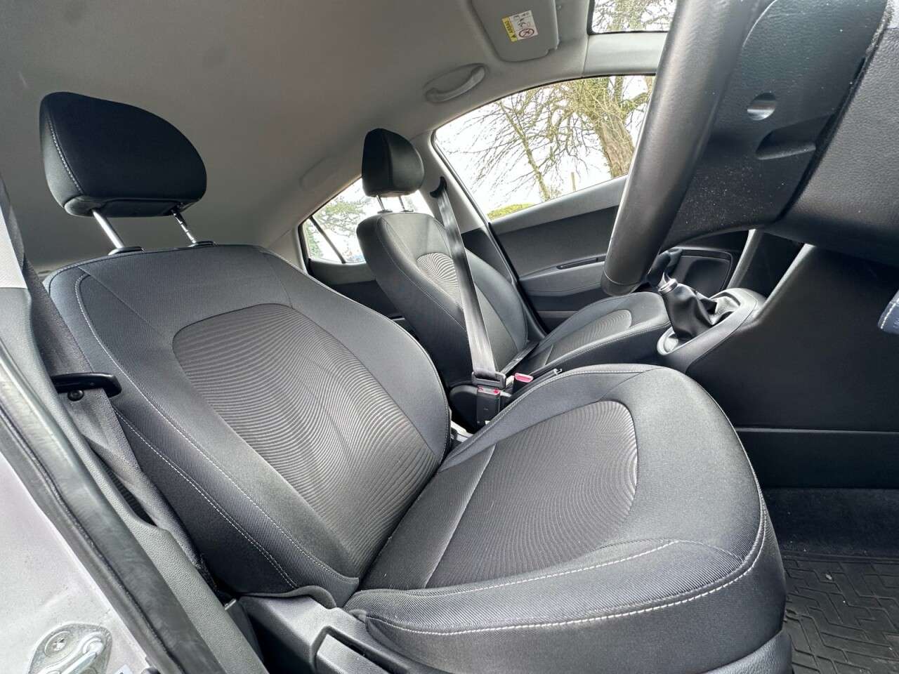 A 2019 HYUNDAI I10 1.2 SE Hatchback 5dr Petrol Manual Euro 6 (87 ps) A 2019 HYUNDAI I10 1.2 SE Hatchback 5dr Petrol Manual Euro 6 (87 ps)