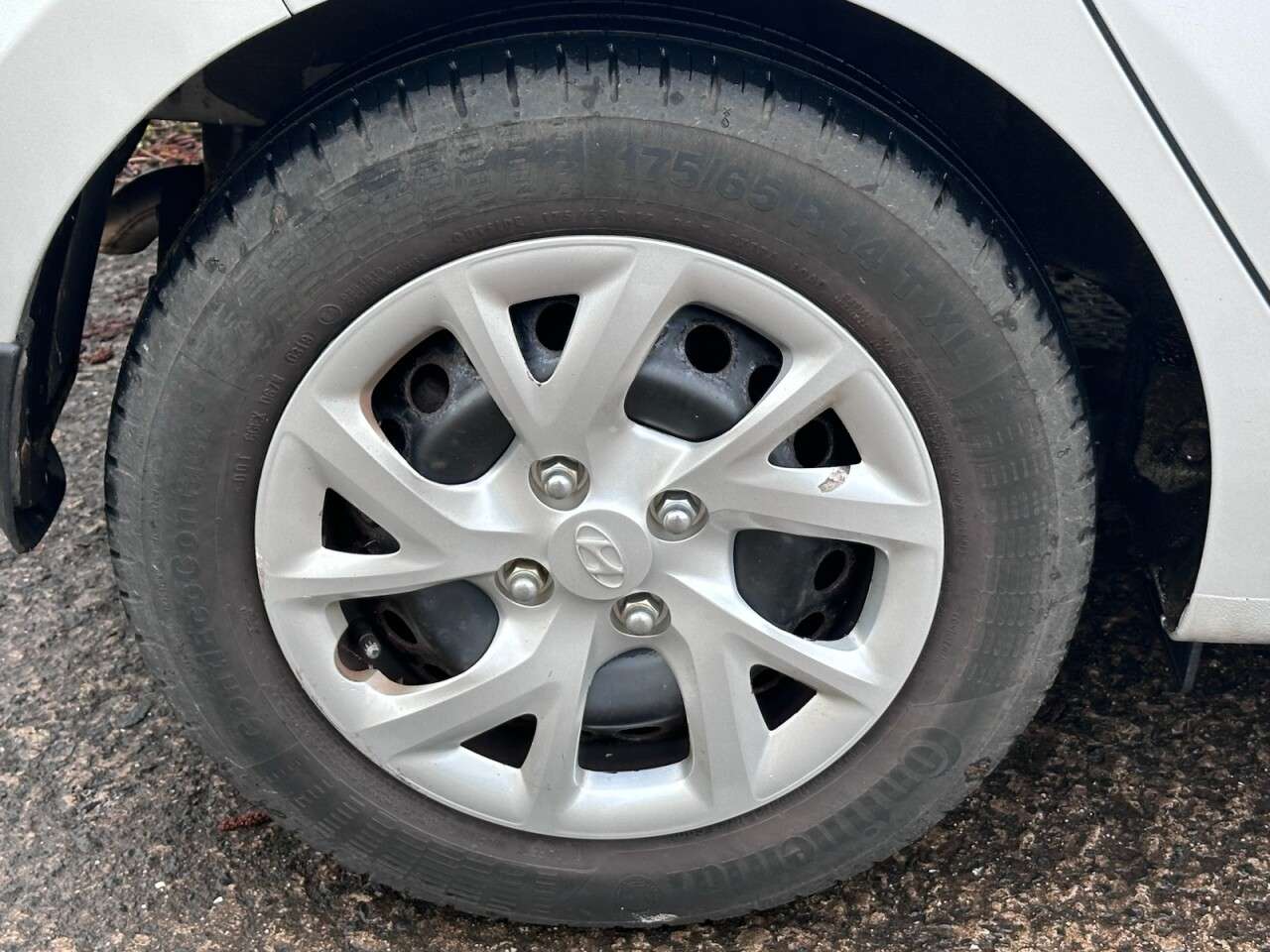 A 2019 HYUNDAI I10 1.2 SE Hatchback 5dr Petrol Manual Euro 6 (87 ps) A 2019 HYUNDAI I10 1.2 SE Hatchback 5dr Petrol Manual Euro 6 (87 ps)