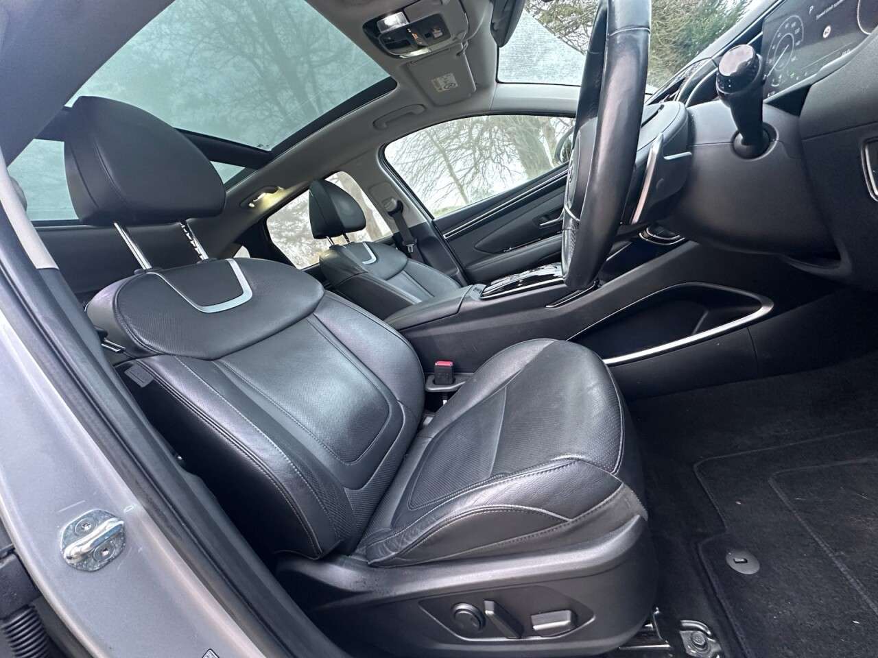 A 2021 HYUNDAI TUCSON 1.6 h T-GDi Ultimate SUV 5dr Petrol Hybrid Auto Euro 6 (s/s) (230 ps) A 2021 HYUNDAI TUCSON 1.6 h T-GDi Ultimate SUV 5dr Petrol Hybrid Auto Euro 6 (s/s) (230 ps)