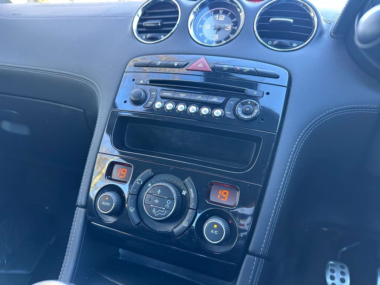 2013 PEUGEOT RCZ 2013 PEUGEOT RCZ