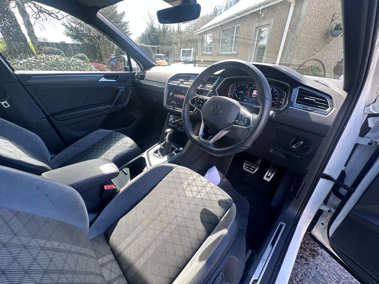 A 2021 VOLKSWAGEN TIGUAN 2.0 TDI R-Line SUV 5dr Diesel DSG Euro 6 (s/s) (150 ps) A 2021 VOLKSWAGEN TIGUAN 2.0 TDI R-Line SUV 5dr Diesel DSG Euro 6 (s/s) (150 ps)
