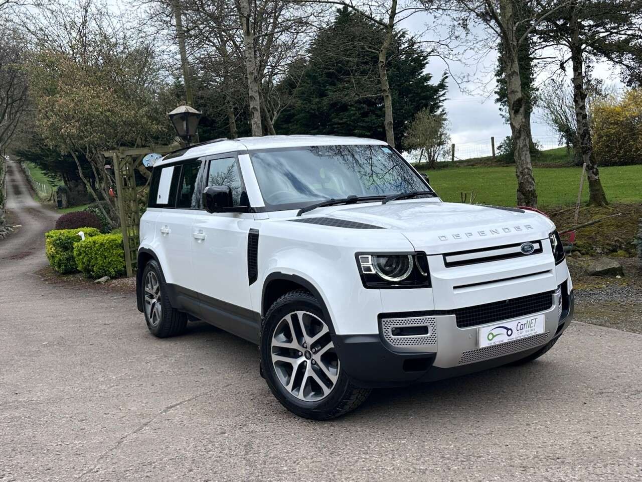 A 2021 LAND ROVER DEFENDER 110 3.0 D200 MHEV SE SUV 5dr Diesel Auto 4WD Euro 6 (s/s) (200 ps) A 2021 LAND ROVER DEFENDER 110 3.0 D200 MHEV SE SUV 5dr Diesel Auto 4WD Euro 6 (s/s) (200 ps)