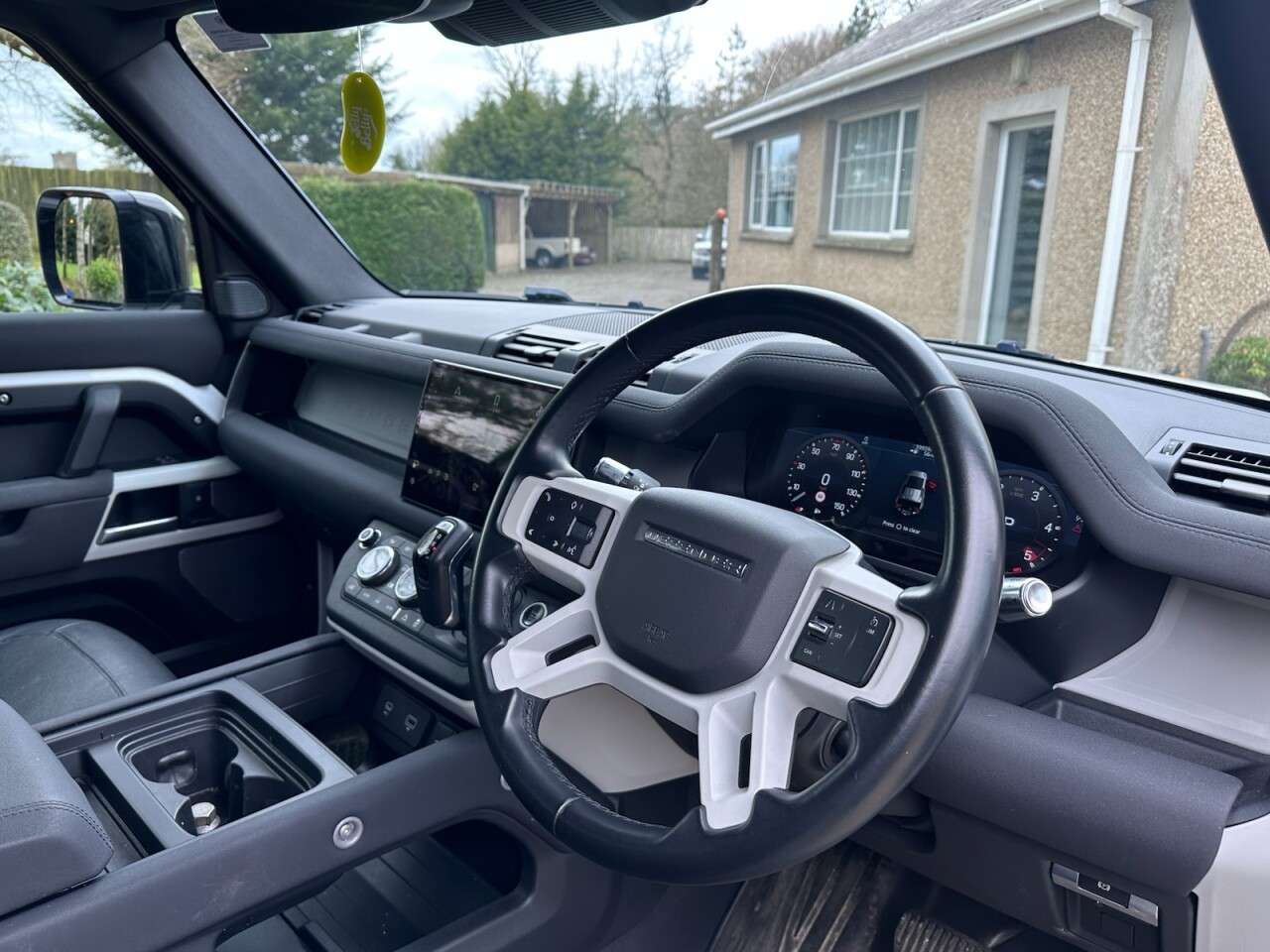 A 2021 LAND ROVER DEFENDER 110 3.0 D200 MHEV SE SUV 5dr Diesel Auto 4WD Euro 6 (s/s) (200 ps) A 2021 LAND ROVER DEFENDER 110 3.0 D200 MHEV SE SUV 5dr Diesel Auto 4WD Euro 6 (s/s) (200 ps)