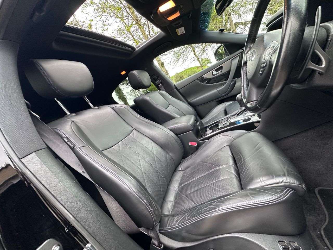 A 2015 INFINITI QX70 3.0d V6 S Premium SUV 5dr Diesel Auto 4WD Euro 5 (238 ps) A 2015 INFINITI QX70 3.0d V6 S Premium SUV 5dr Diesel Auto 4WD Euro 5 (238 ps)