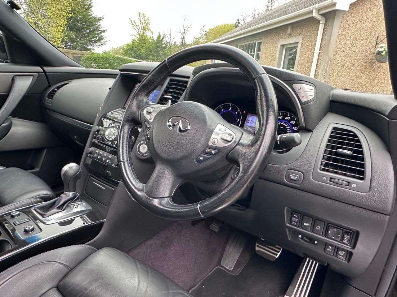 A 2015 INFINITI QX70 3.0d V6 S Premium SUV 5dr Diesel Auto 4WD Euro 5 (238 ps) A 2015 INFINITI QX70 3.0d V6 S Premium SUV 5dr Diesel Auto 4WD Euro 5 (238 ps)