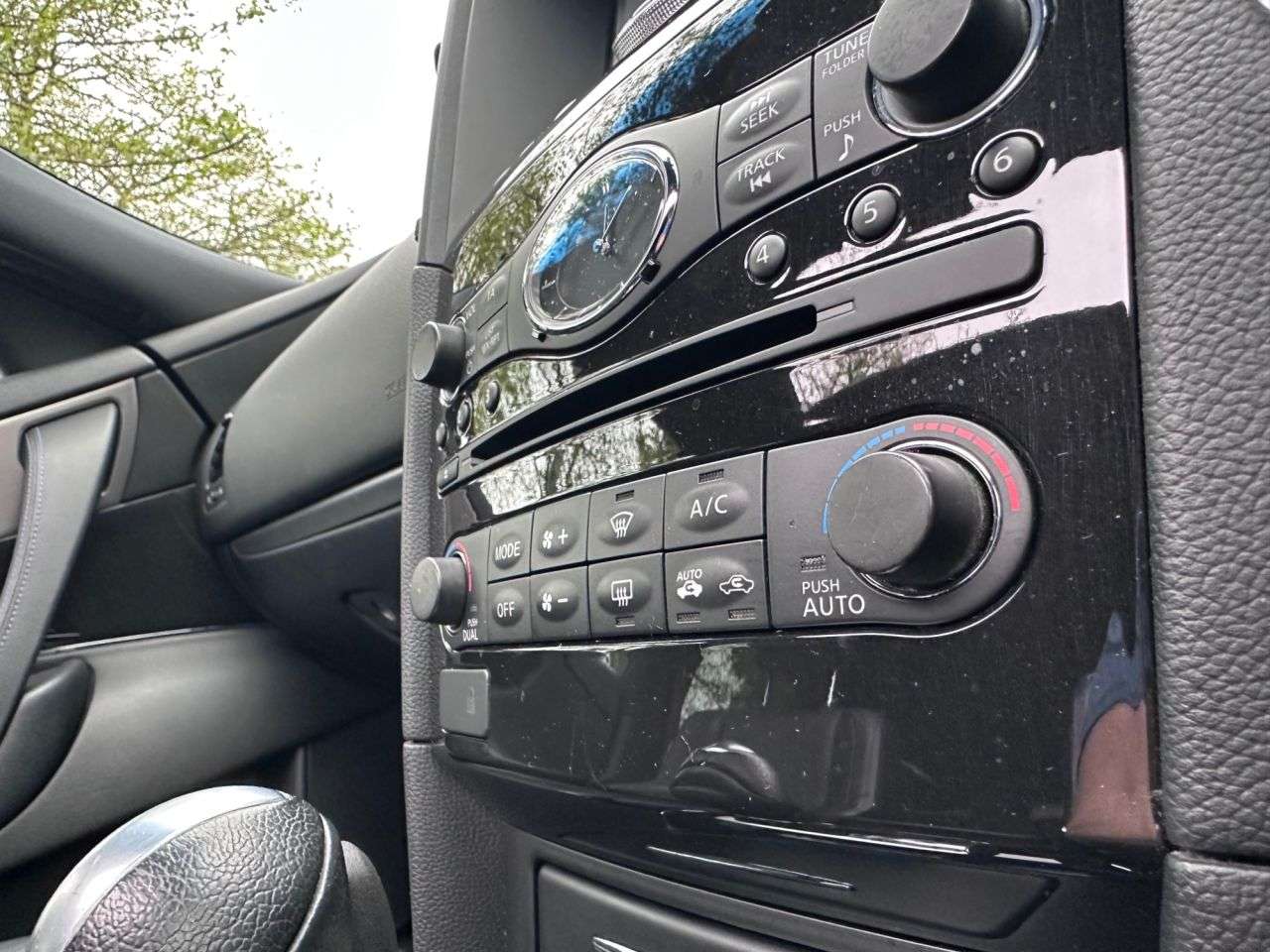 2015 INFINITI QX70 2015 INFINITI QX70