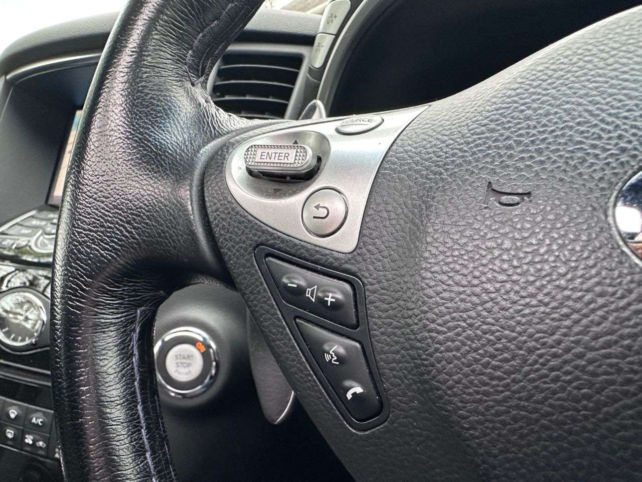 2015 INFINITI QX70 2015 INFINITI QX70