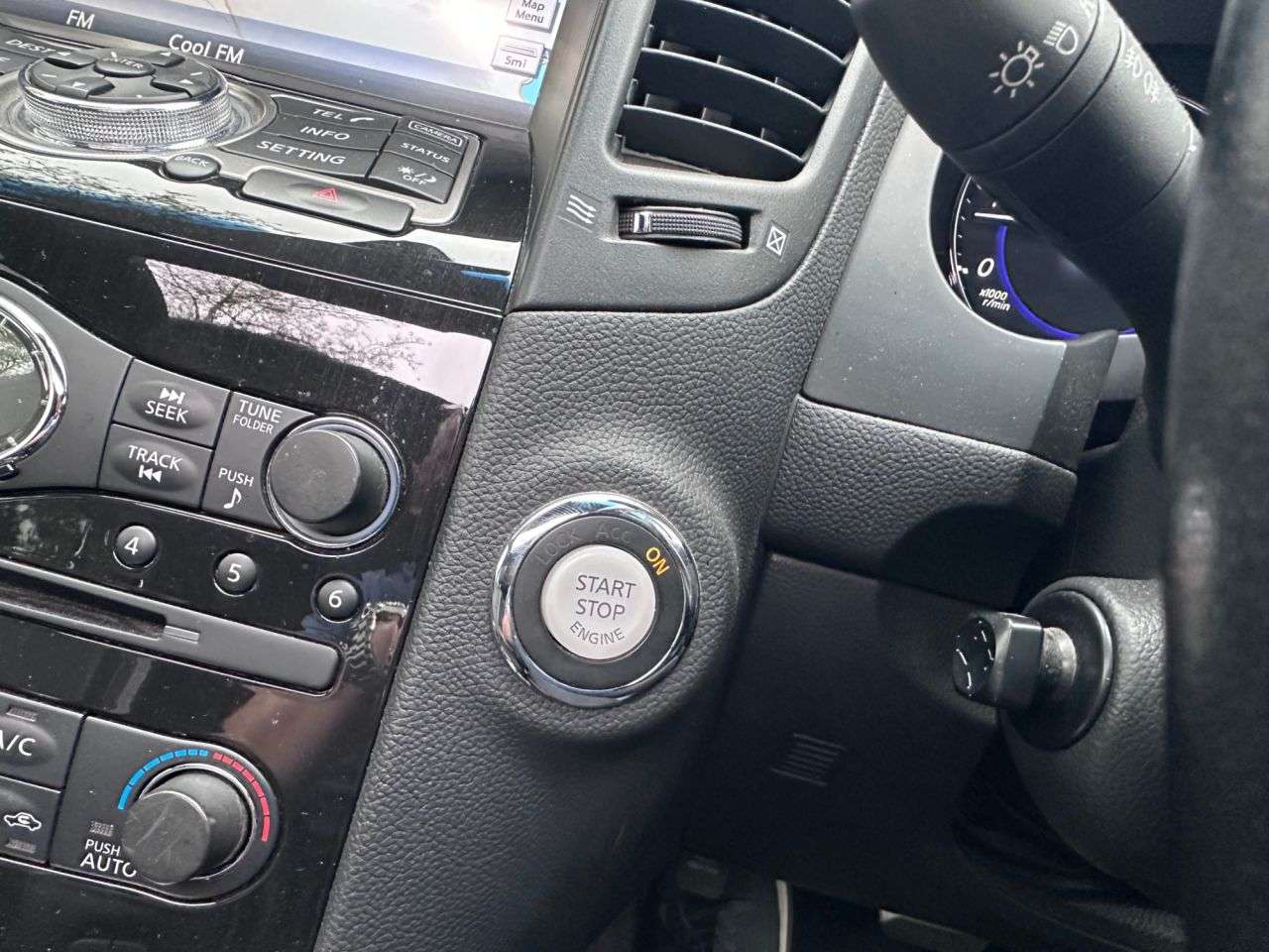 2015 INFINITI QX70 2015 INFINITI QX70