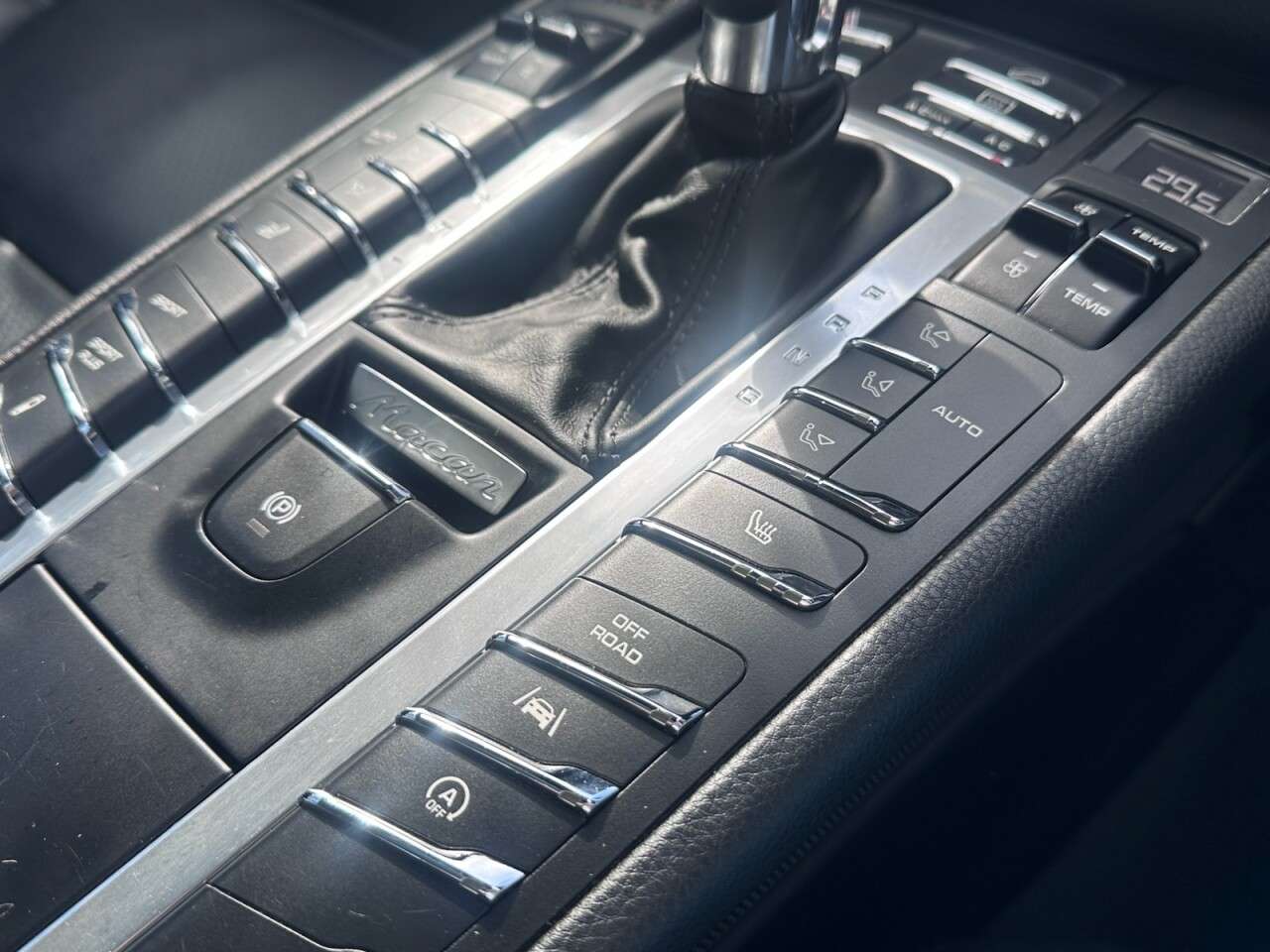 2016 PORSCHE MACAN 2016 PORSCHE MACAN